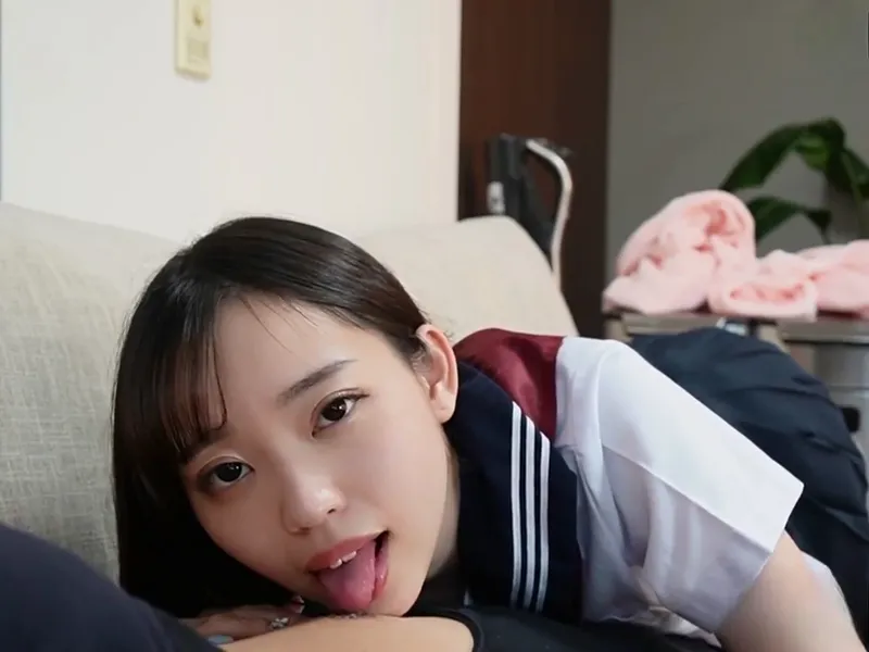 Nữ sinh ngây thơ bị tên ba cóc chọc cây hàng giả vào lồn